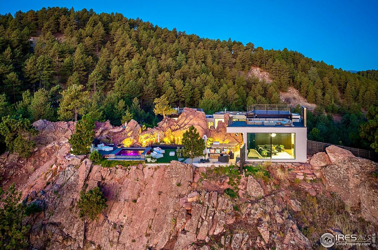 $14M Architectural Marvel in Boulder, Colorado with Panoramic Views, Soaring Ceilings, and an Infinity-Edge Pool Surrounded by Nature