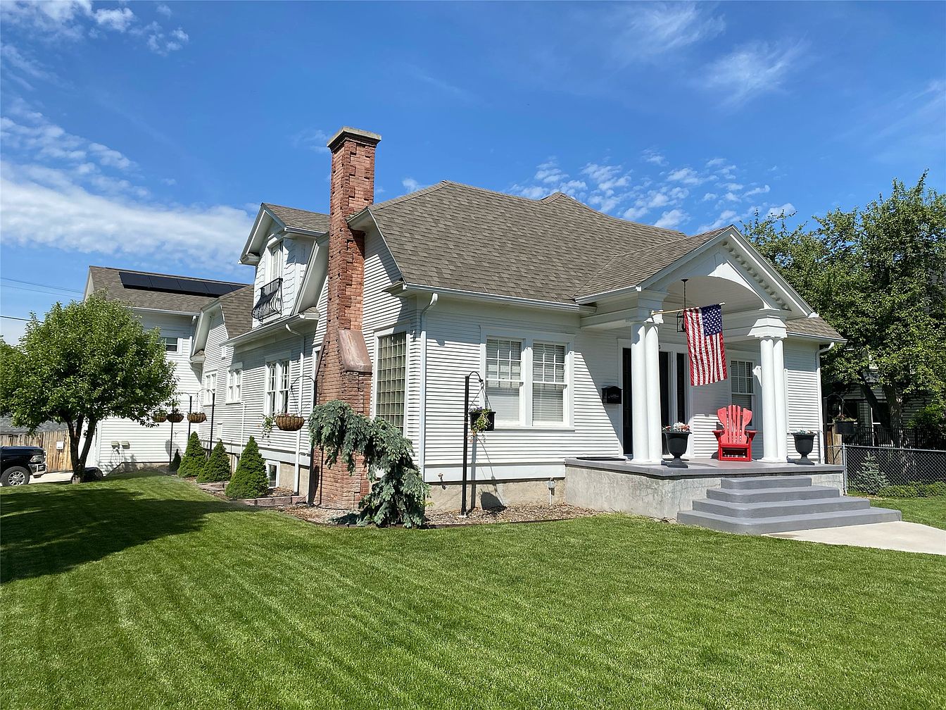 Remarkable 1925 Home in Kalispell, Montana, Featuring 6 Bedrooms, a Luxurious Renovated Kitchen, and an Inviting Wine Room