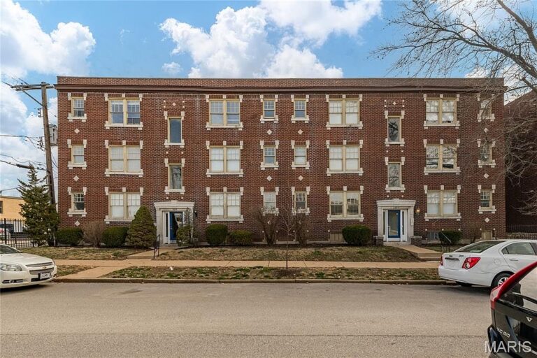 Invest in a Prime 1927 Multifamily Gem in Saint Louis, Missouri, Featuring 36 Spacious Units, Modern Upgrades, and Ideal Proximity